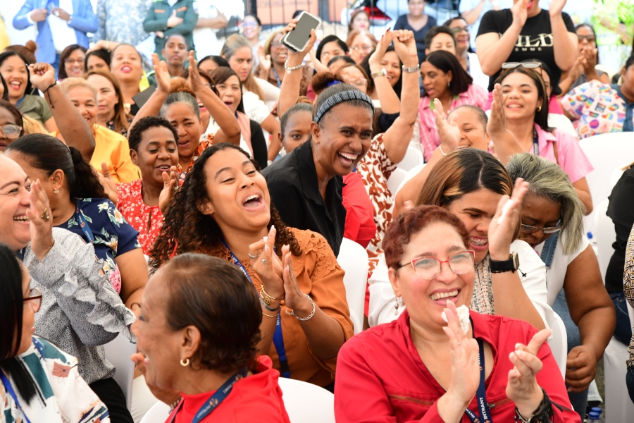 INTRANT celebra el Día de las Madres con un emotivo homenaje a sus colaboradoras, incluyendo música, regalos y un gesto de solidaridad que tocó corazones.