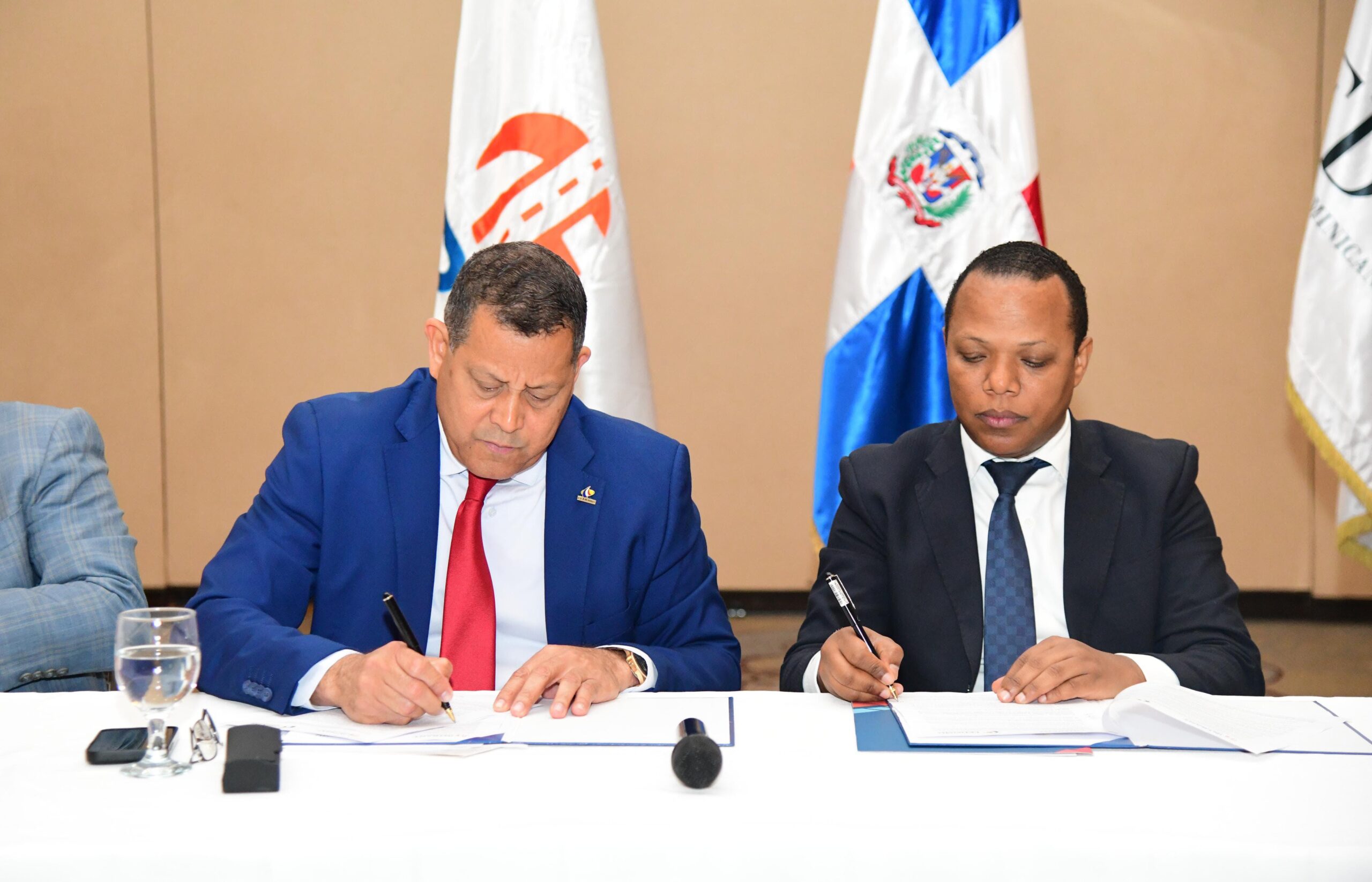 INTRANT y Fedomu firman acuerdo de colaboración para fortalecer la seguridad vial, la movilidad y la gestión del tránsito en los municipios de la República Dominicana.