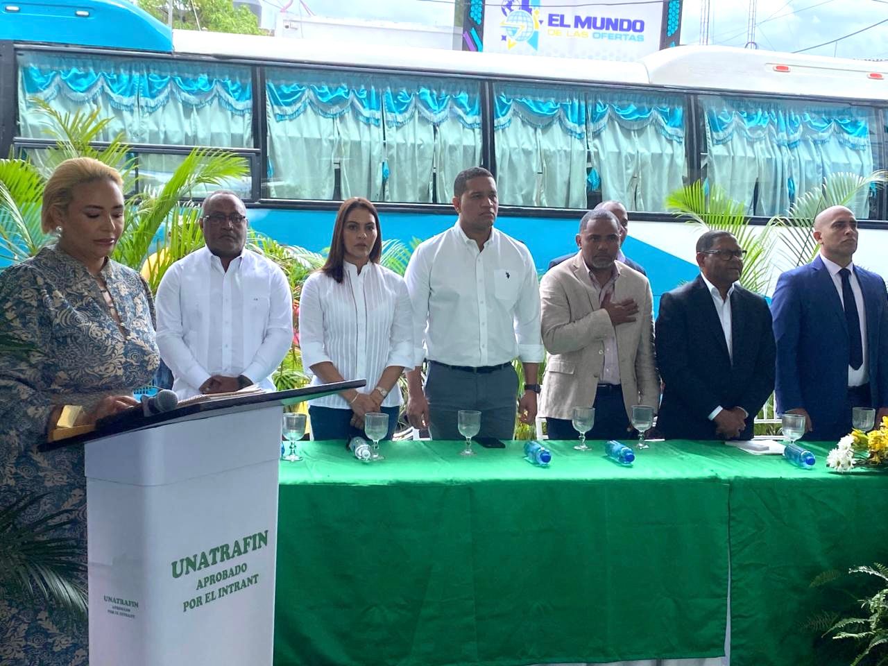 Arsenio Quevedo inaugurando la primera escuela de educación vial de UNATRAFIN en San Juan.
