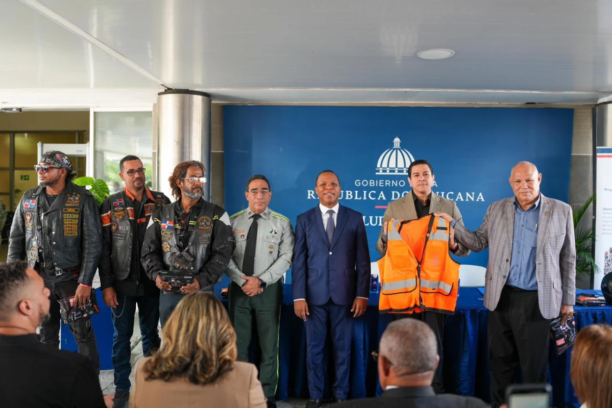 Autoridades del Ministerio de Salud e INTRANT encabezan el lanzamiento de la Semana Nacional de la Seguridad Vial 2025.
