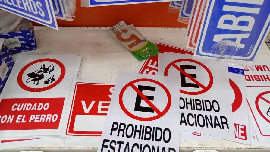 Gráfico comparativo de una señal de tránsito