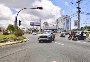 INTRANT instala semáforo en avenida San Isidro con Ecológica tras años de solicitud de la comunidad