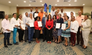 INTRANT entrega primeras licencias de transporte escolar RD