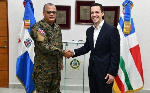 Hugo Beras coordina soluciones viales frente al campamento 16 de Agosto en Pedro Brand