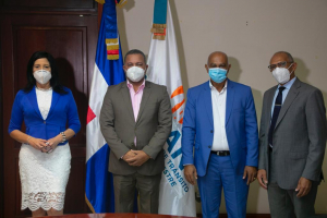 Director de INTRANT juramenta a nuevos funcionarios