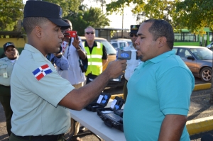 INTRANT entrena agentes en aplicación de retenes y uso de alcoholímetros para la Seguridad Vial.
