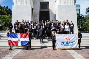 INTRANT deposita ofrenda floral con motivo al 181 aniversario de la Independencia Nacional