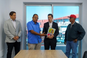 Fenatrado entrega más de 800 réplicas GPS a INTRANT para monitoreo