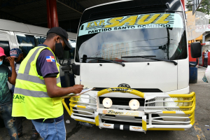 INTRANT inspecciona 42 paradas de transporte y llama a la prudencia