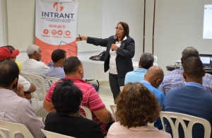INTRANT instruye a choferes del Ministerio de Educación sobre ley de Movilidad y Seguridad Vial