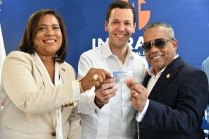 Hugo Beras apertura oficina de licencias en Bonao