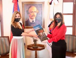 Directora INTRANT presenta planes solución movilidad a nueva alcaldesa del DN