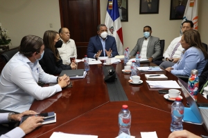 INTRANT, MITUR, Uber y Asonahores se reúnen para afinar detalles de la operación de los servicios de taxis por plataforma