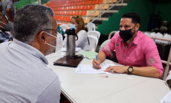 Inicia jornada de vacunación a choferes en el Centro Olímpico y Parque del Este