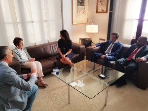 Directora ejecutiva del INTRANT y rectora de Universidad de Valencia evalúan resultados de acciones en apoyo a la Seguridad Vial