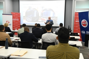 INTRANT organiza taller sobre estándar de cascos de motocicletas en RD con apoyo de la FIA