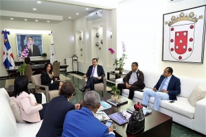Directora INTRANT y Alcalde de Santiago acuerdan organizar tránsito en esa ciudad