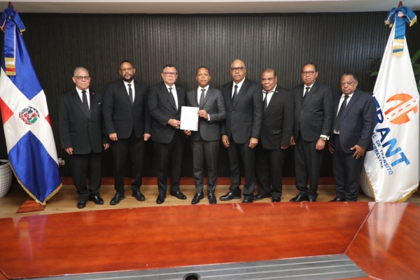 Expresidentes del Colegio de Abogados (CARD) respaldan a Milton Morrison y su gestión frente al INTRANT