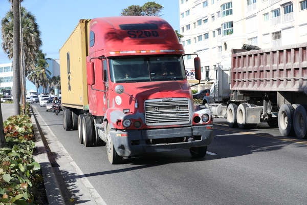 Intrant anuncia prohibición de circulación de transporte de carga en Navidad y Año Nuevo